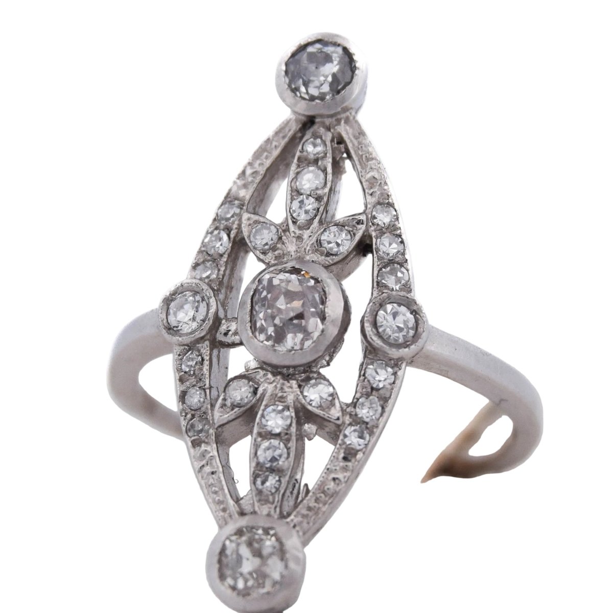 Bague Marquise en platine et diamants - Castafiore