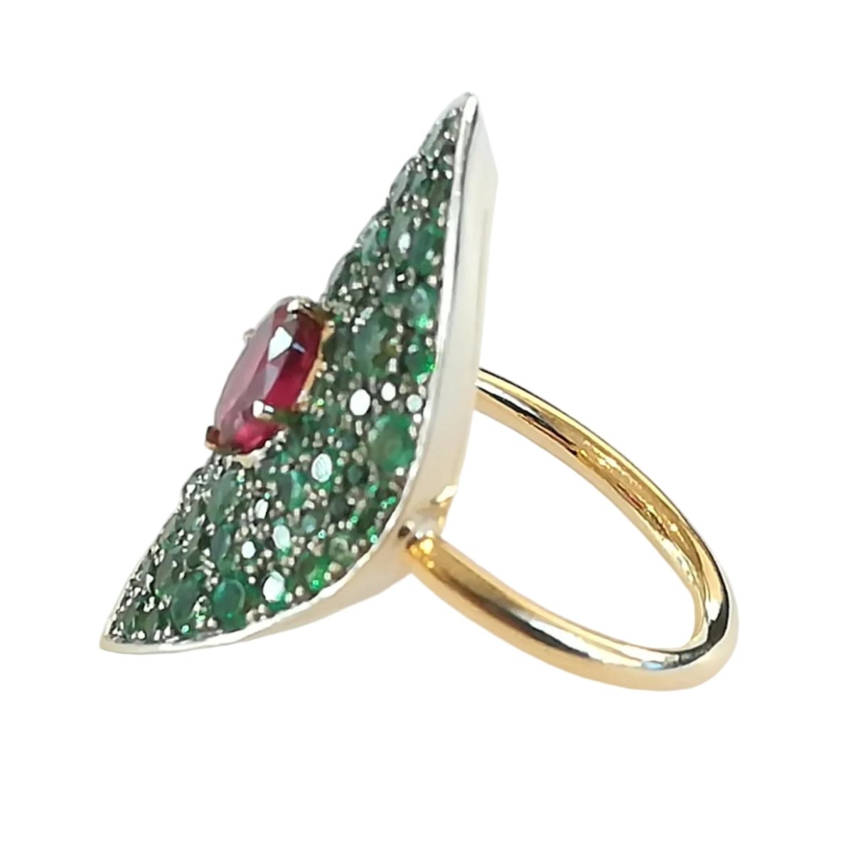 Bague Marquise GUY BARUCH en or jaune, rubis et émeraudes - Castafiore