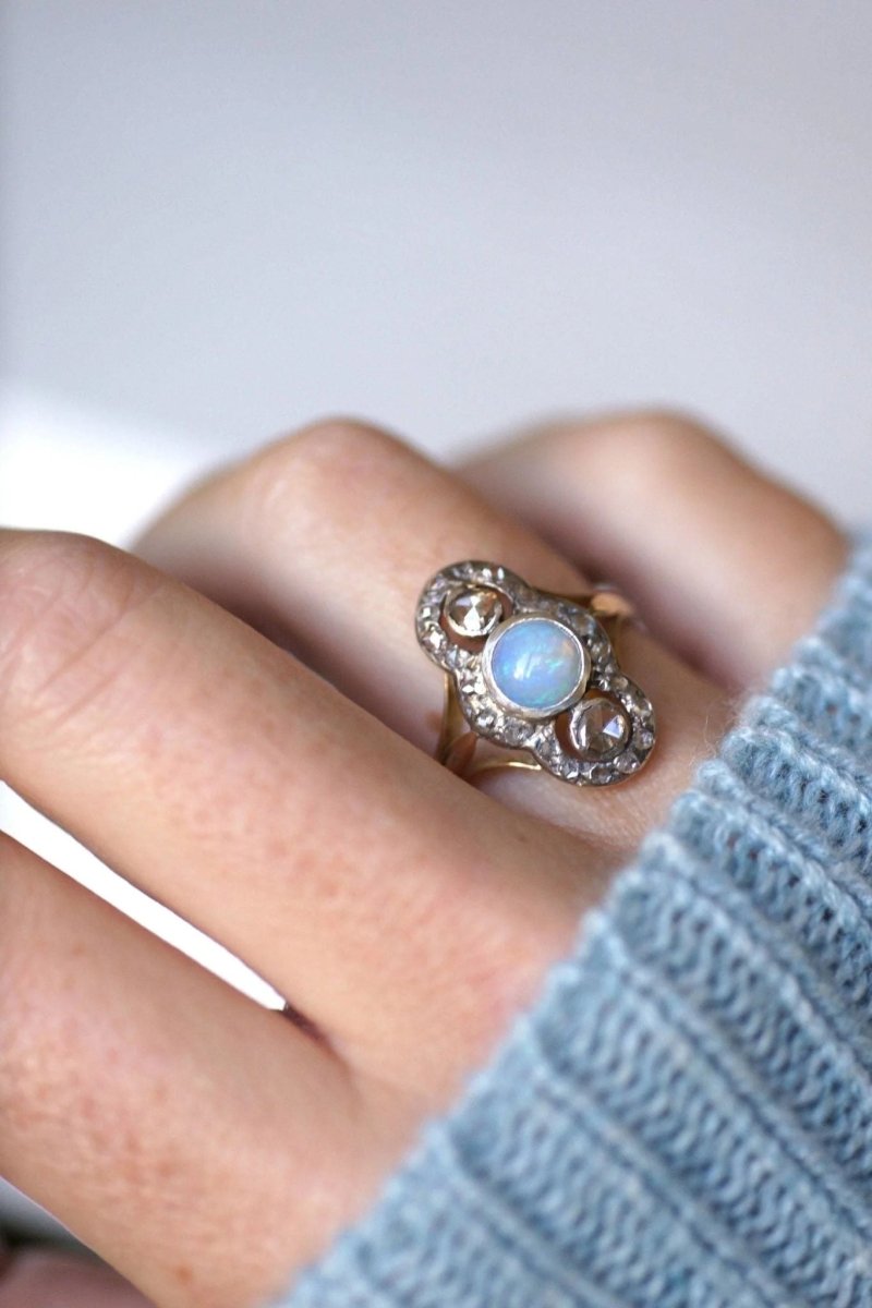 Bague marquise opale et diamants - Castafiore