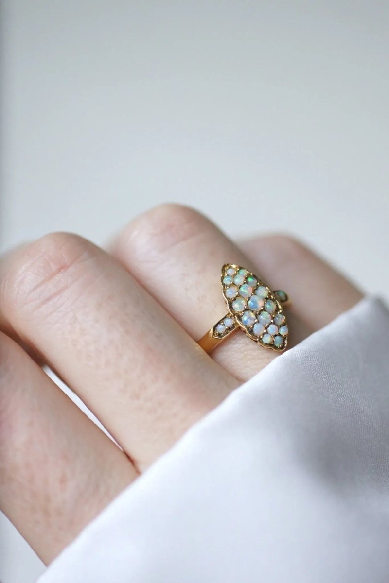 Bague marquise opales sur or - Castafiore