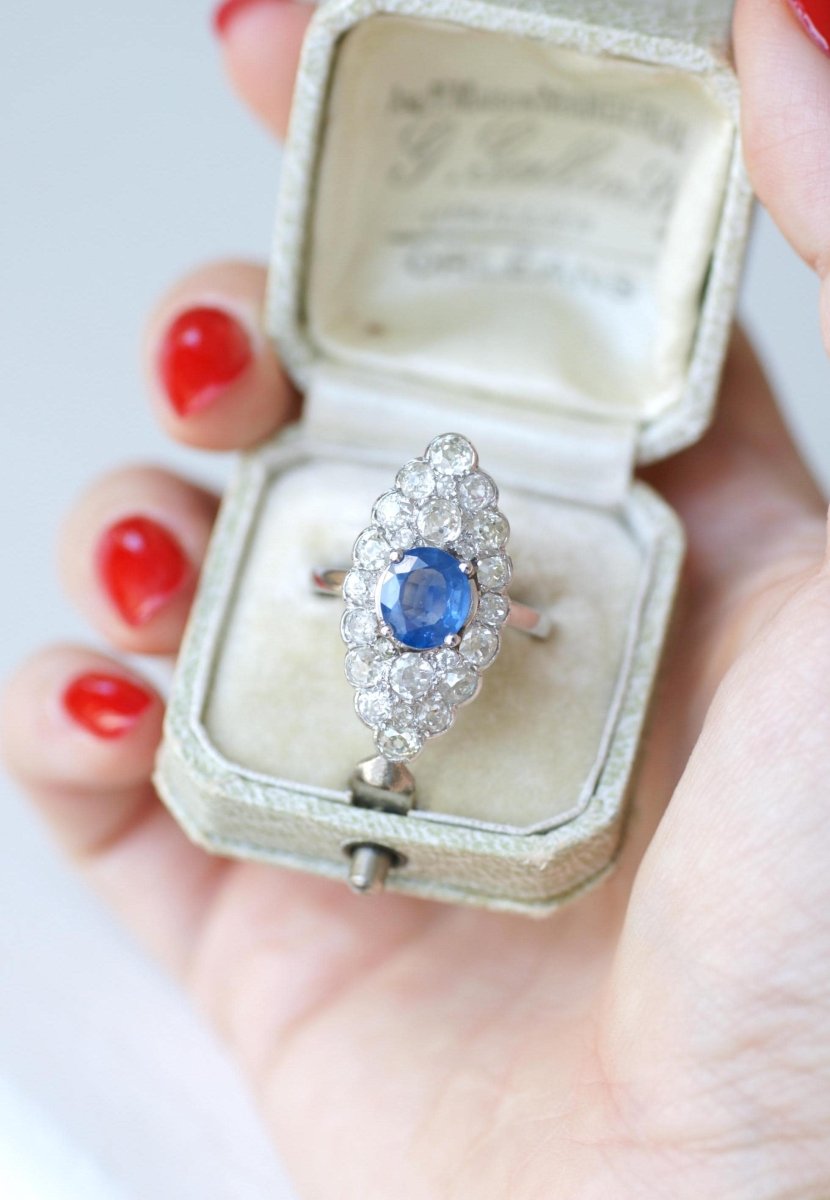 Bague Marquise Saphir de Ceylan 2.20 Cts et Diamants - Castafiore