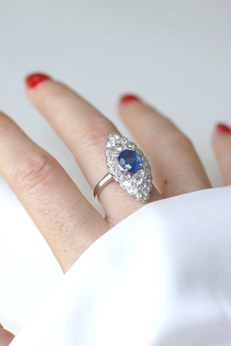 Bague Marquise Saphir de Ceylan 2.20 Cts et Diamants - Castafiore