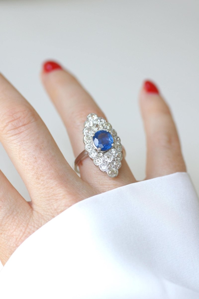 Bague Marquise Saphir de Ceylan 2.20 Cts et Diamants - Castafiore