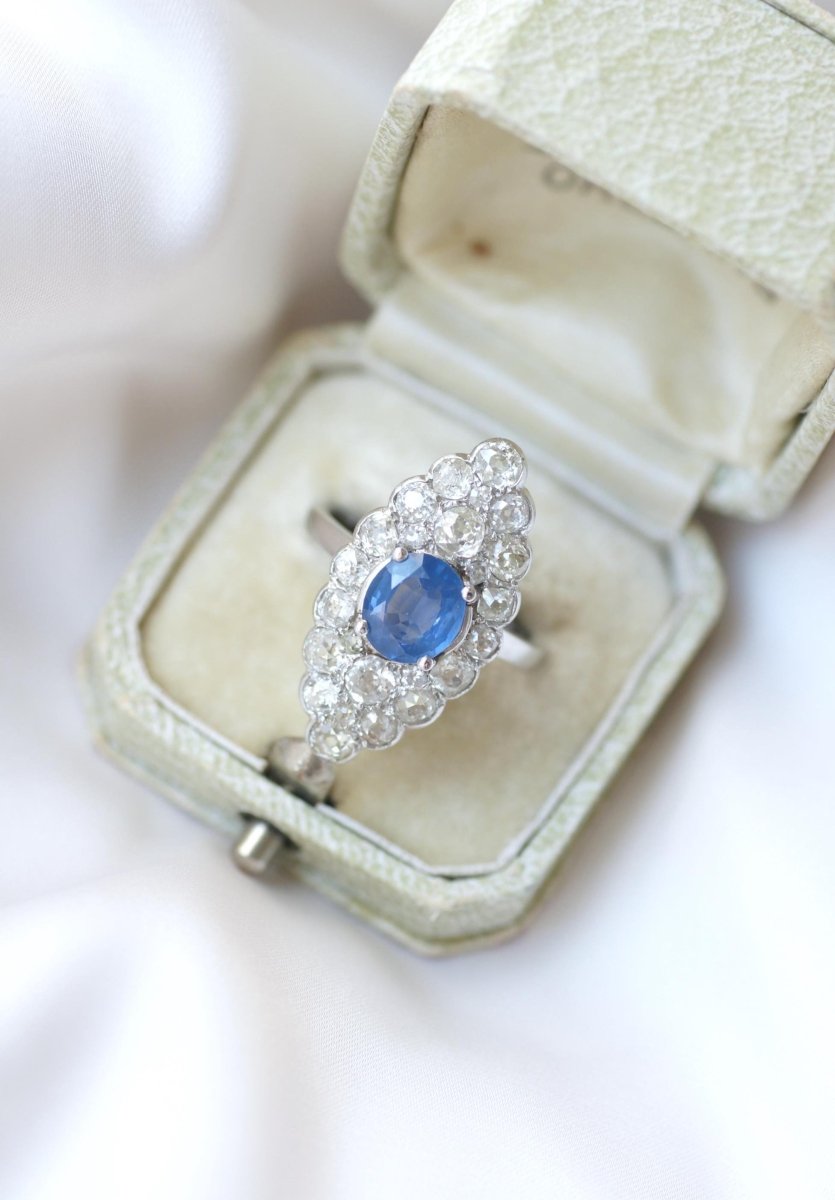 Bague Marquise Saphir de Ceylan 2.20 Cts et Diamants - Castafiore