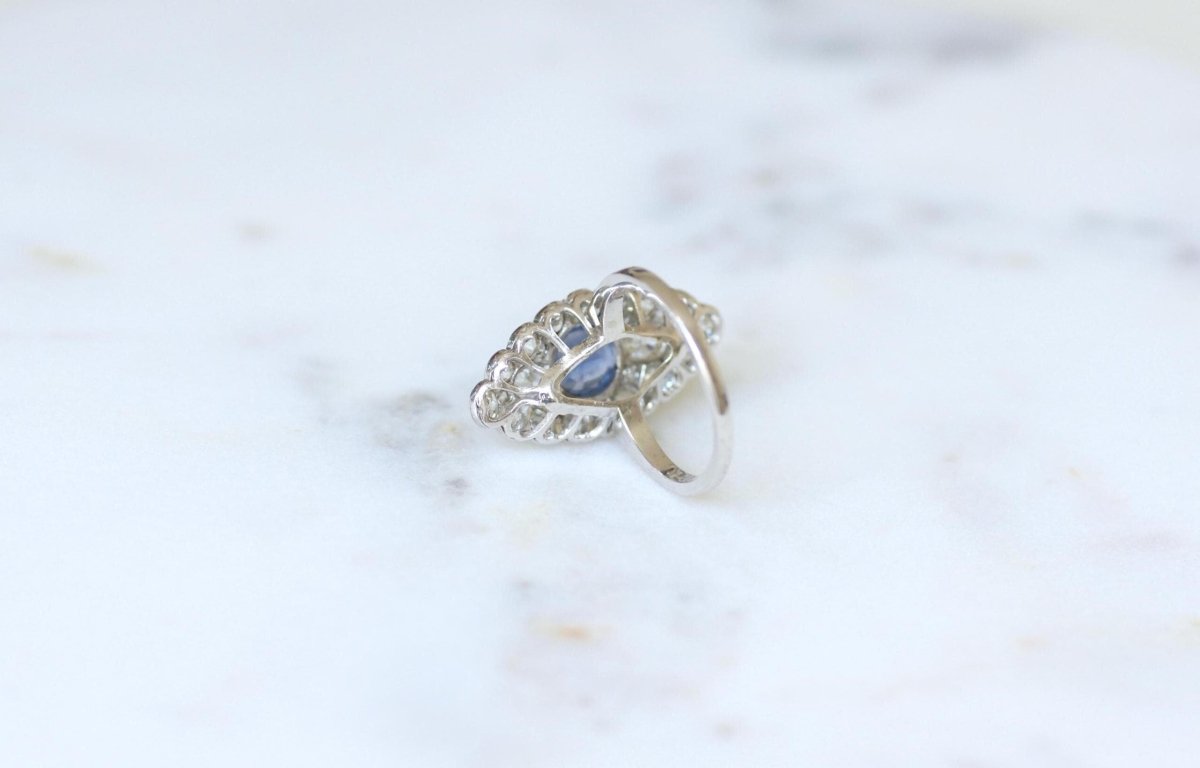 Bague Marquise Saphir de Ceylan 2.20 Cts et Diamants - Castafiore