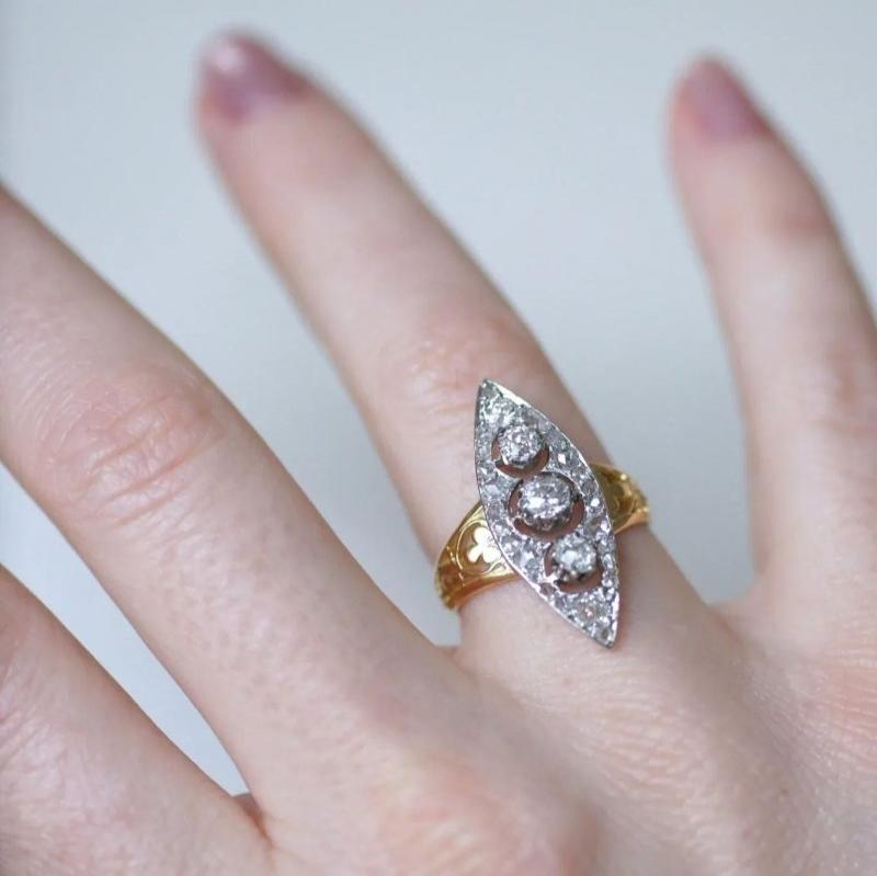 Bague marquise trèfle diamants - Castafiore