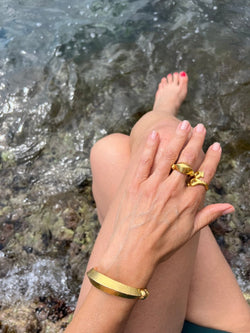 Bague martelé bombée du créateur Lalaounis - Castafiore