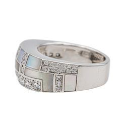 Bague MAUBOUSSIN "Belle de jour" en or blanc, nacre et diamants - Castafiore