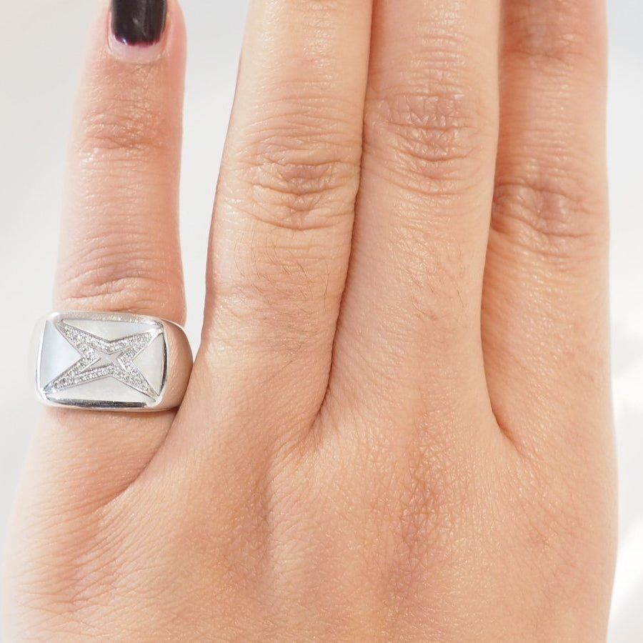 Bague MAUBOUSSIN Grande vie en or blanc nacre et diamants - Castafiore