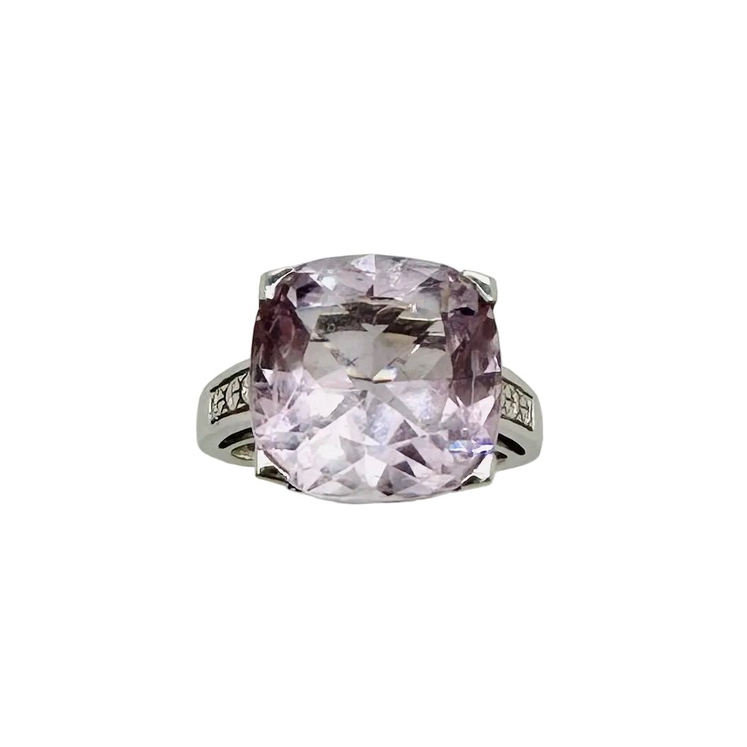 Bague MAUBOUSSIN "Gueule d'amour" en or blanc, améthyste et diamants - Castafiore