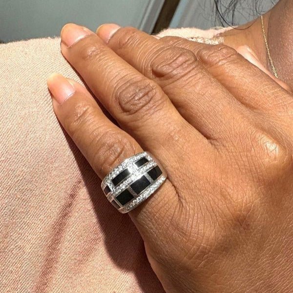 Bague MAUBOUSSIN "Le vice" en or blanc, laque noire et diamants - Castafiore