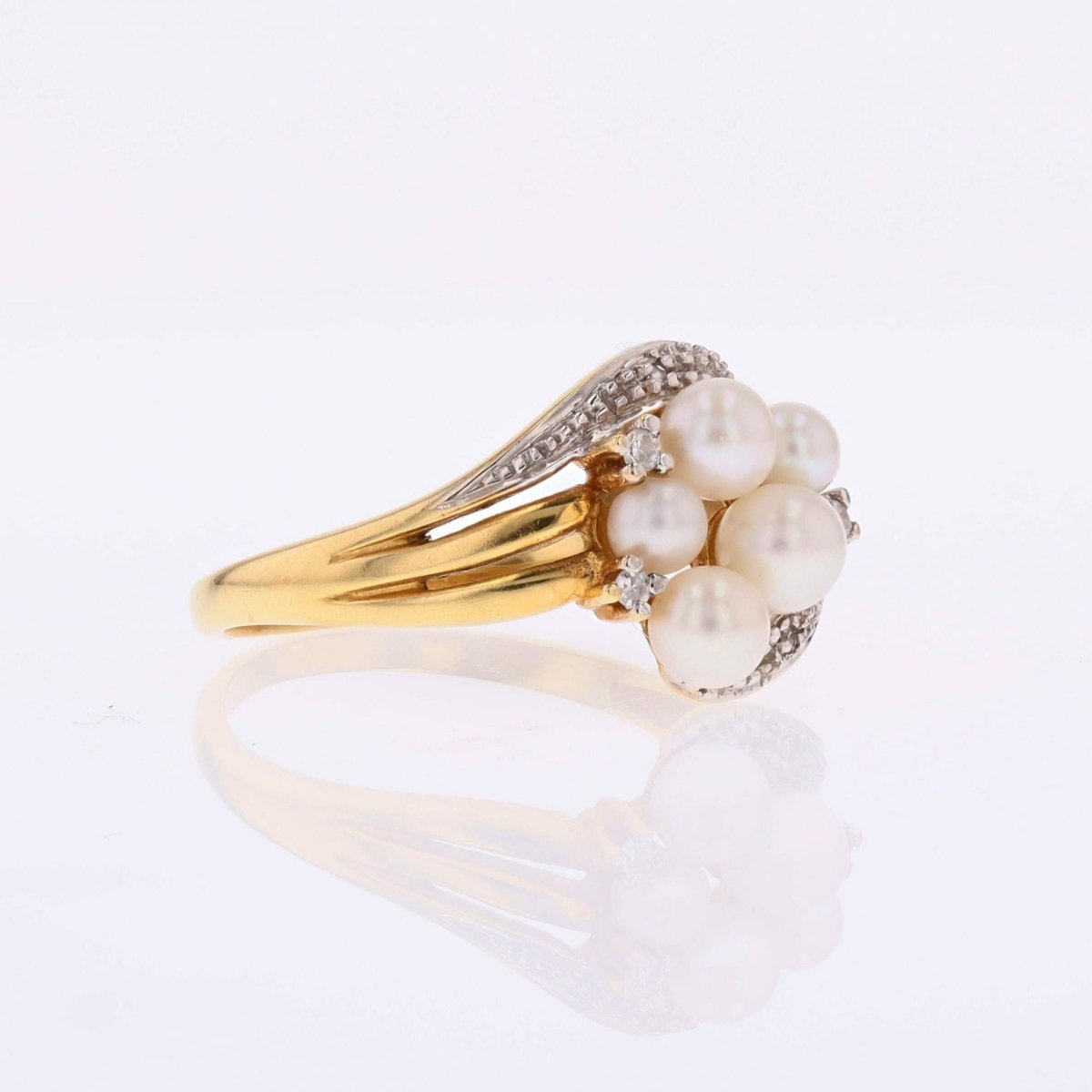 Ring modern two golds diamonds cultured pearls