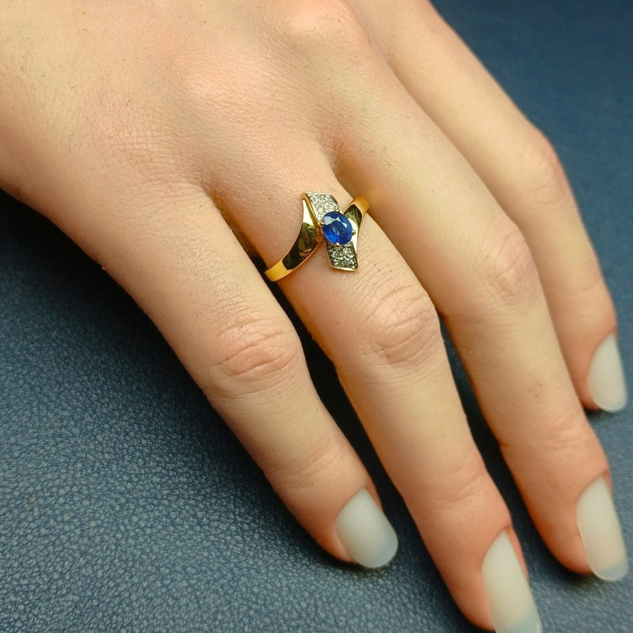 Bague moderne en or jaune saphir et diamants - Castafiore