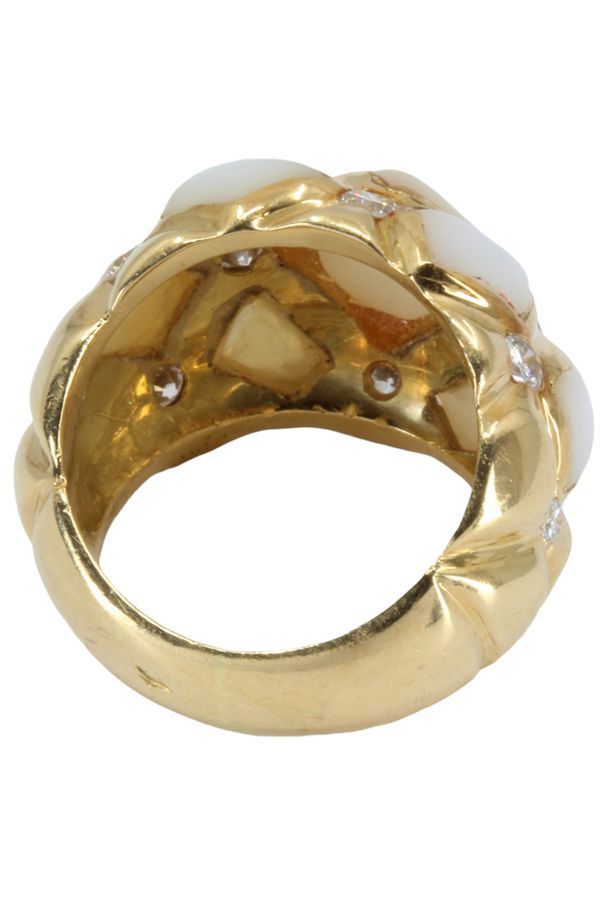 BAGUE MODERNE NACRE ET DIAMANTS - Castafiore