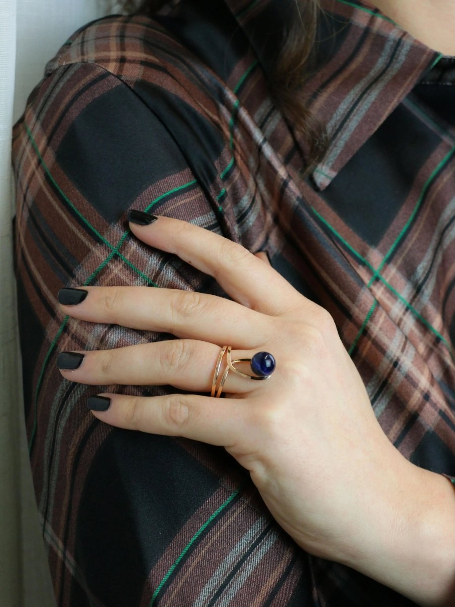 Bague moderniste or jaune sodalite - Castafiore