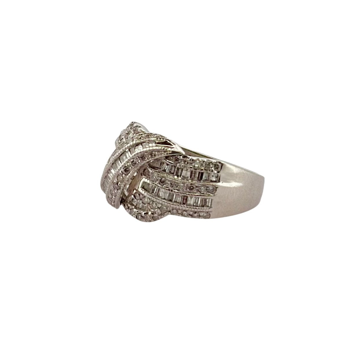 Bague Noeud en or blanc ornée de diamants - Castafiore