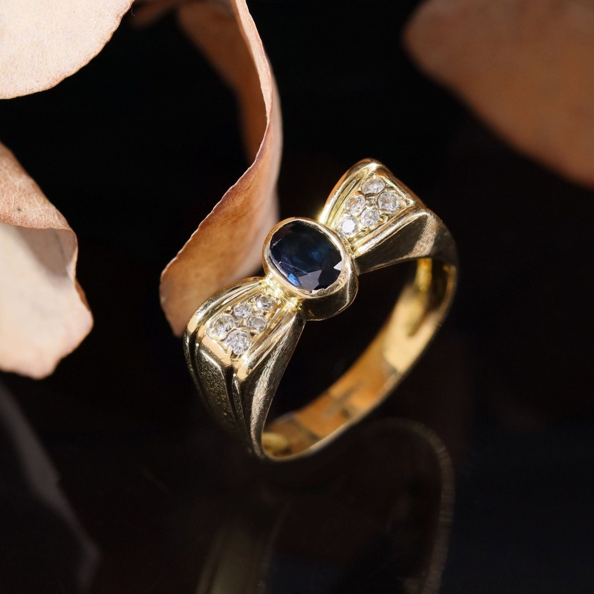 Bague nœud en or jaune saphir et diamants - Castafiore