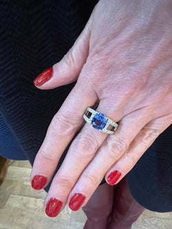 Bague O.J. Perrin Saphir 3.10 Carats Diamants Or Gris 18 Carats - Castafiore