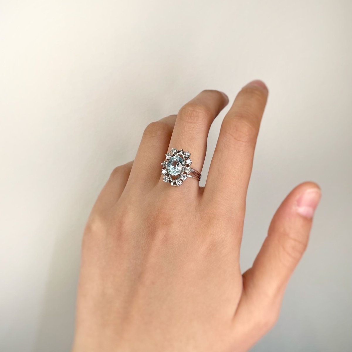 Bague - Or blanc, Aigue - Marine et diamants - Castafiore