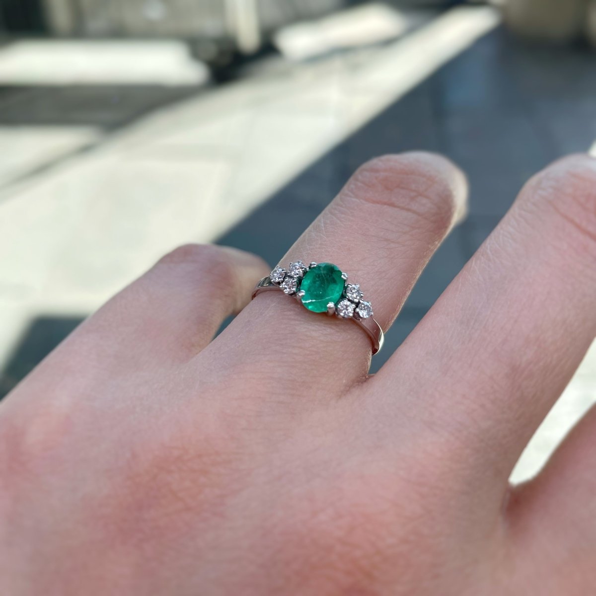 Bague - Or blanc, Diamants & Emeraude - Castafiore