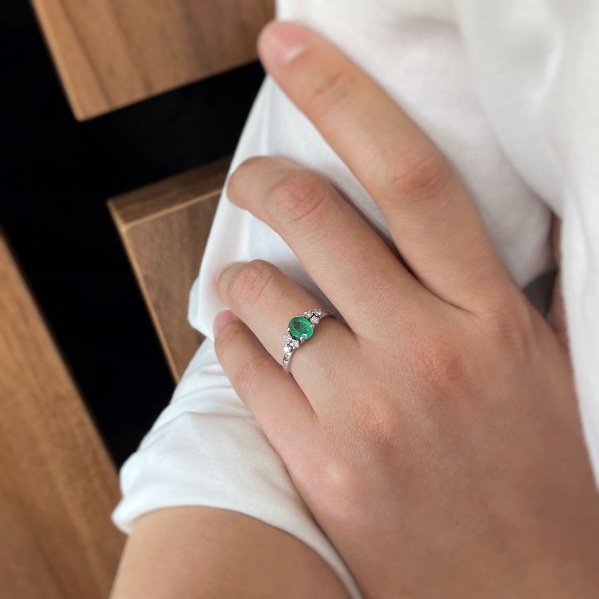 Bague - Or blanc, Diamants & Emeraude - Castafiore