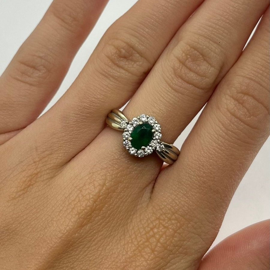 Bague or blanc emeraude 0,30 ct et diamants 1 ct - Castafiore