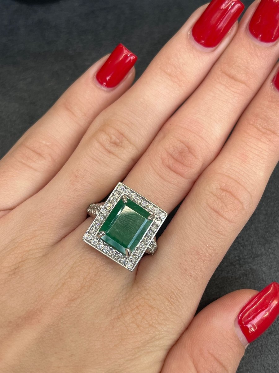Bague or blanc emeraude 6 ct et diamants - Castafiore