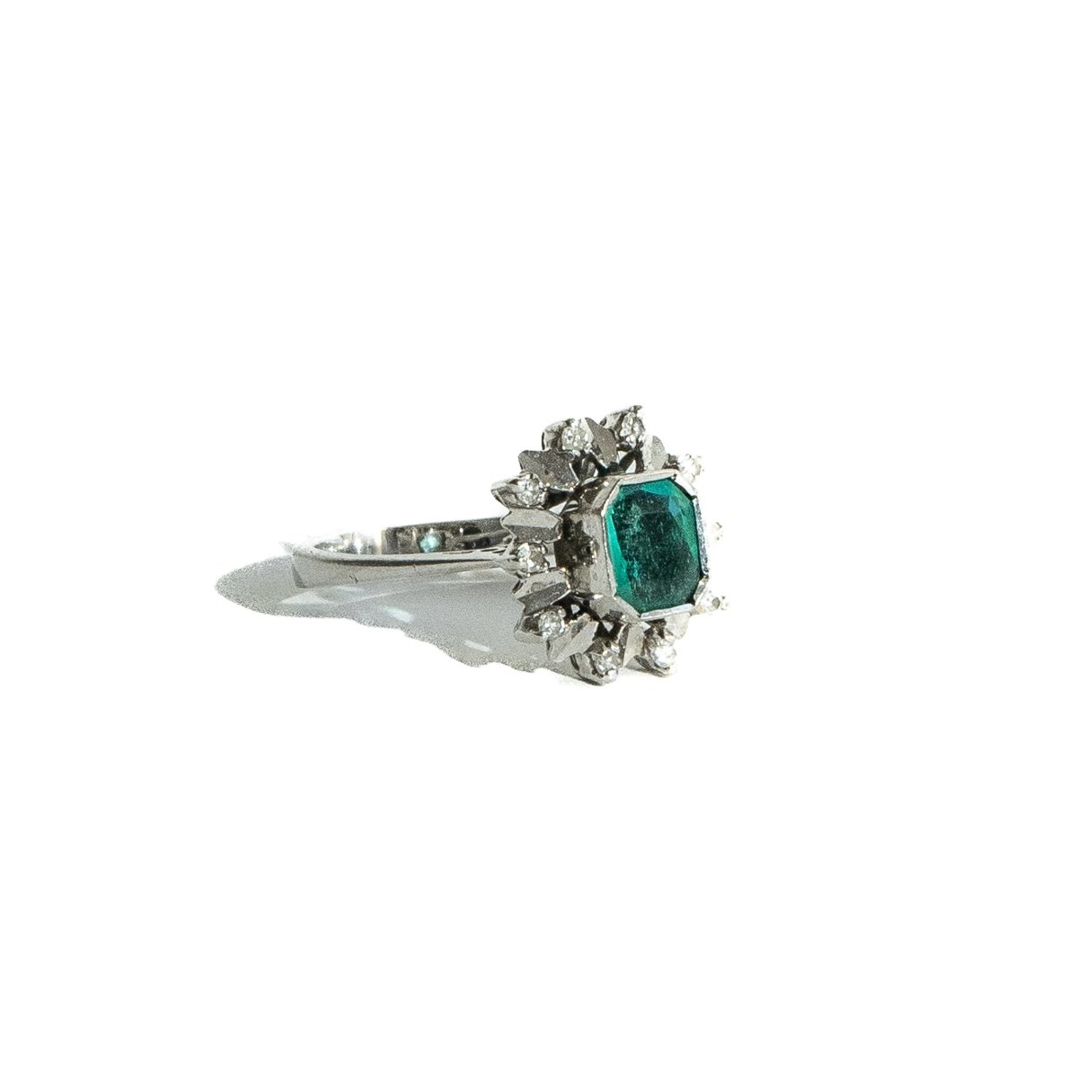 Bague or blanc, émeraude et diamants - Castafiore