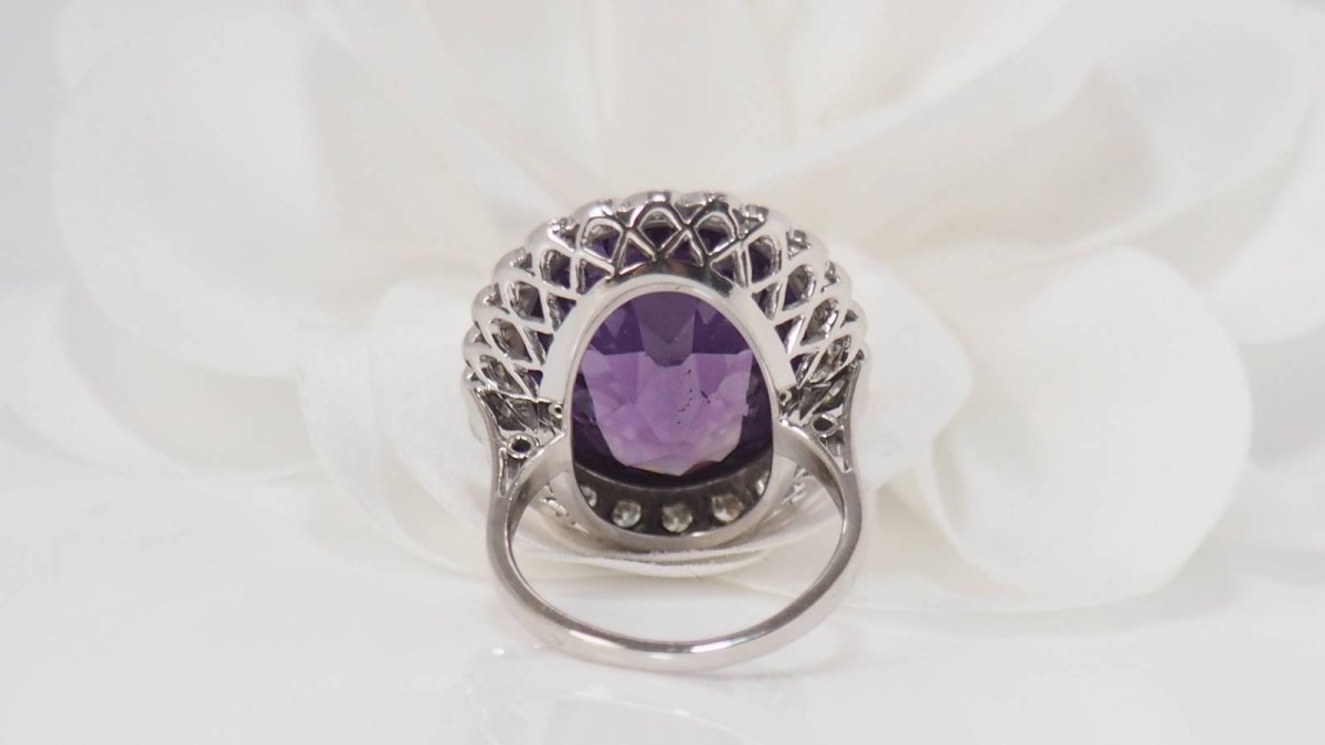 Bague or blanc et platine, corindon violet et diamants - Castafiore