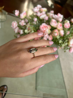 Bague - Or, diamants, émeraudes, saphirs et rubis. - Castafiore