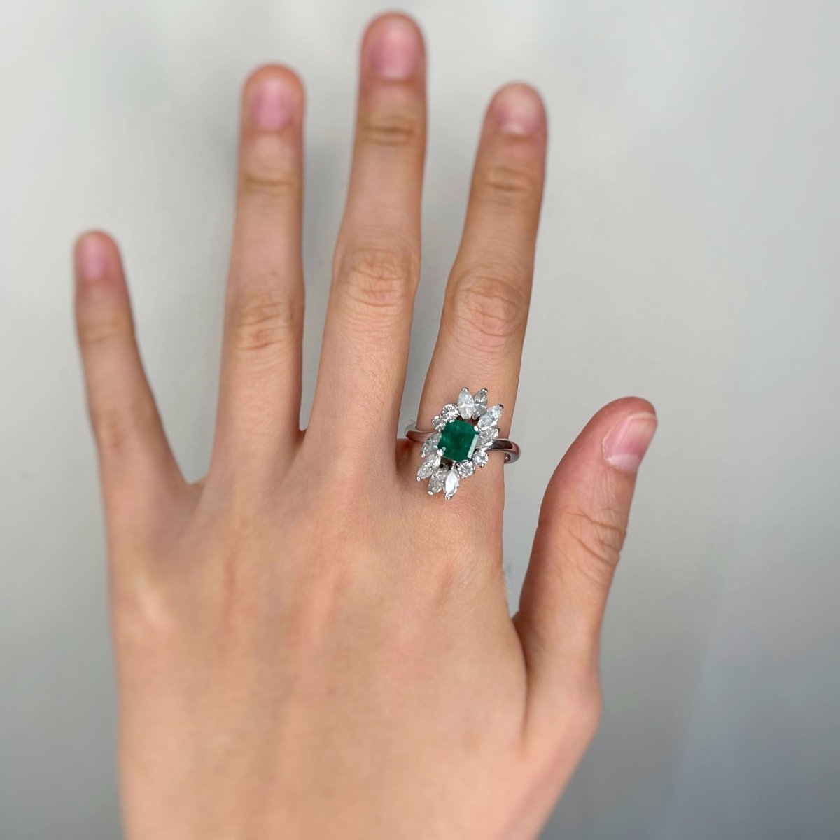 Bague - Or, diamants et émeraude - Castafiore