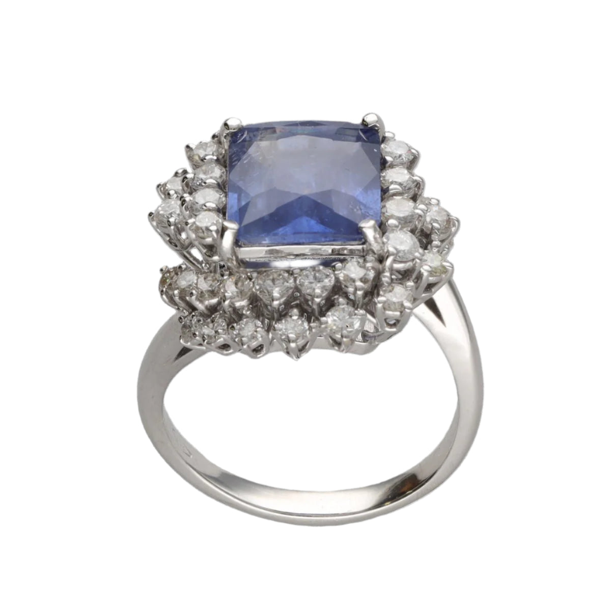 Bague Or gris 18k avec Saphir de Ceylan et diamants brillants. Taille 52 vers 1970. - Castafiore