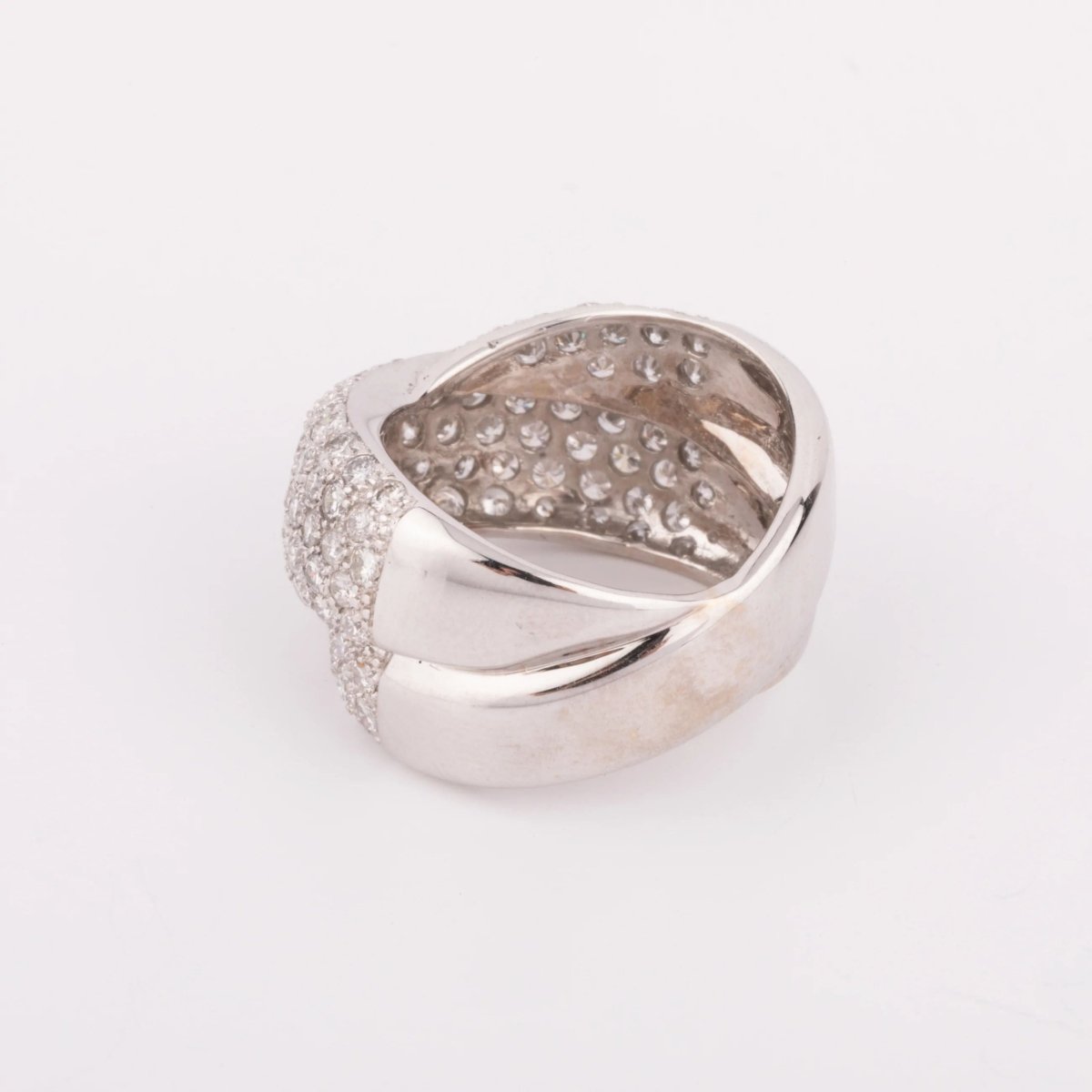 Bague or gris croisée entièrement pavée de diamant - Castafiore