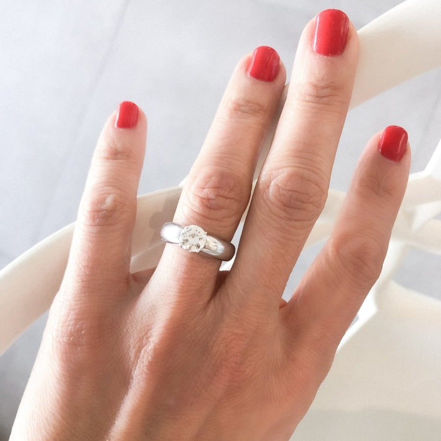 Bague or gris ornée d'un diamant taille moderne - Castafiore