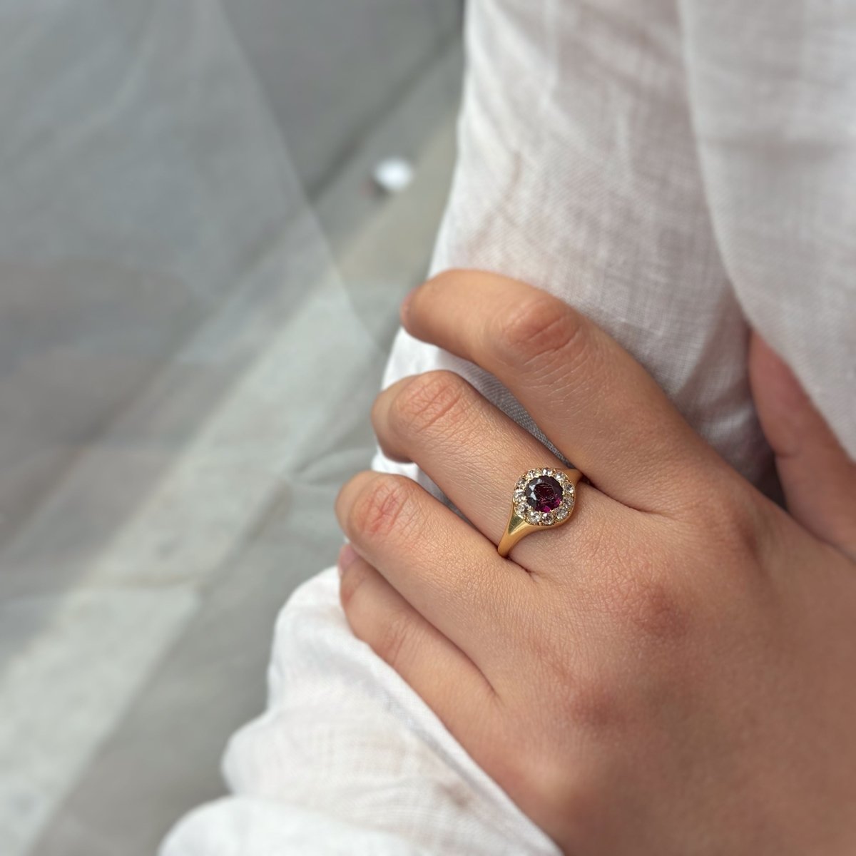 Bague - Or jaune, Diamants & Grenat - Castafiore