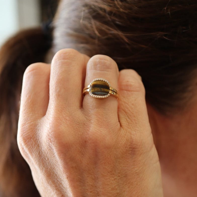 Bague or jaune, Oeil de tigre et diamant - Castafiore