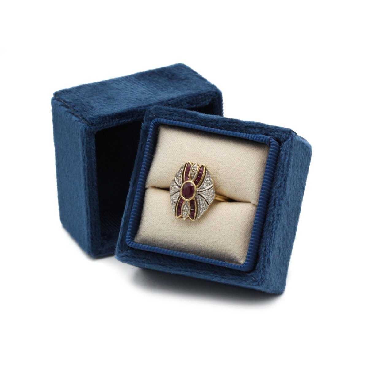 Bague - Or jaune, rubis et diamants - Castafiore