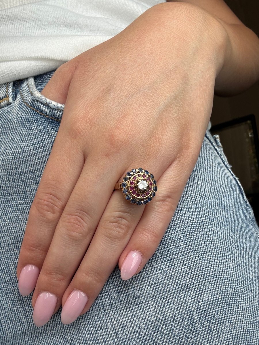 Bague - Or, rubis, saphirs et diamants - Castafiore