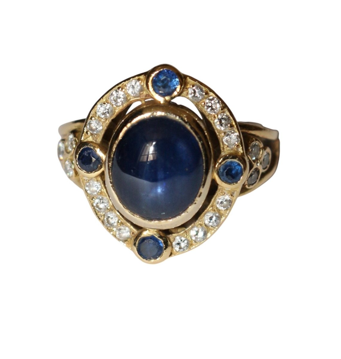 Bague ovale cabochon de saphir et diamants - Castafiore