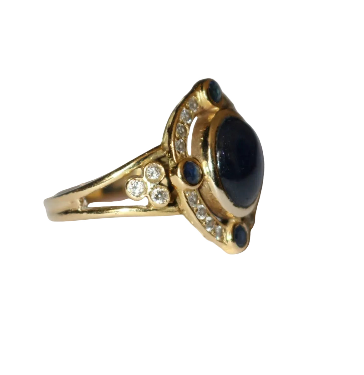 Bague ovale cabochon de saphir et diamants - Castafiore