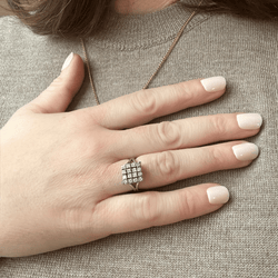 Bague pavage carré en or gris et diamant - Castafiore