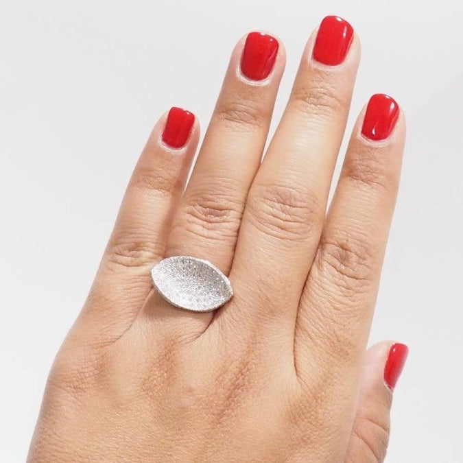 Bague pavage en or blanc et diamants - Castafiore