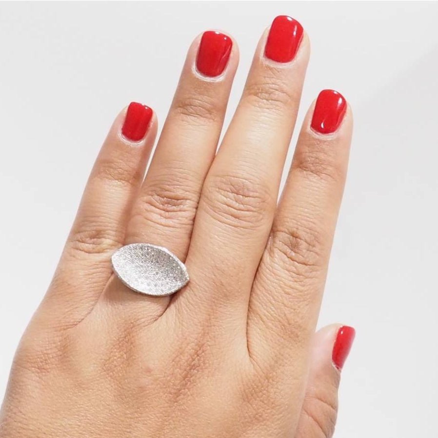 Bague pavage en or blanc et diamants - Castafiore