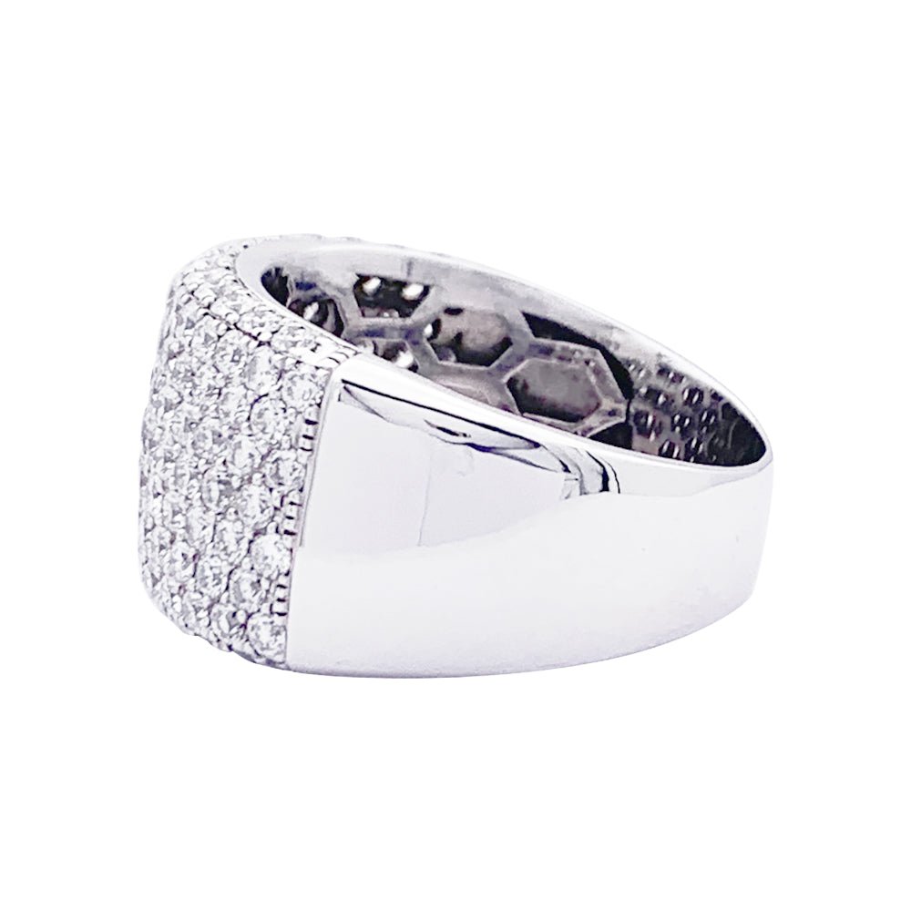 Bague pavage or blanc, diamants. - Castafiore