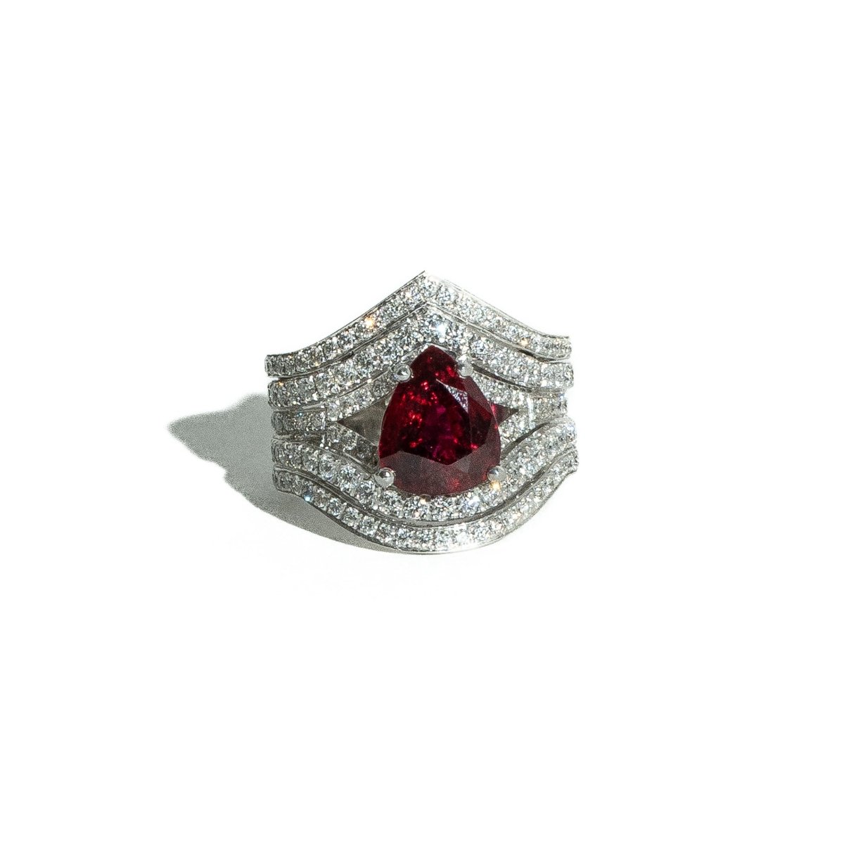 Bague Pavée diamants en or blanc et rubis - Castafiore