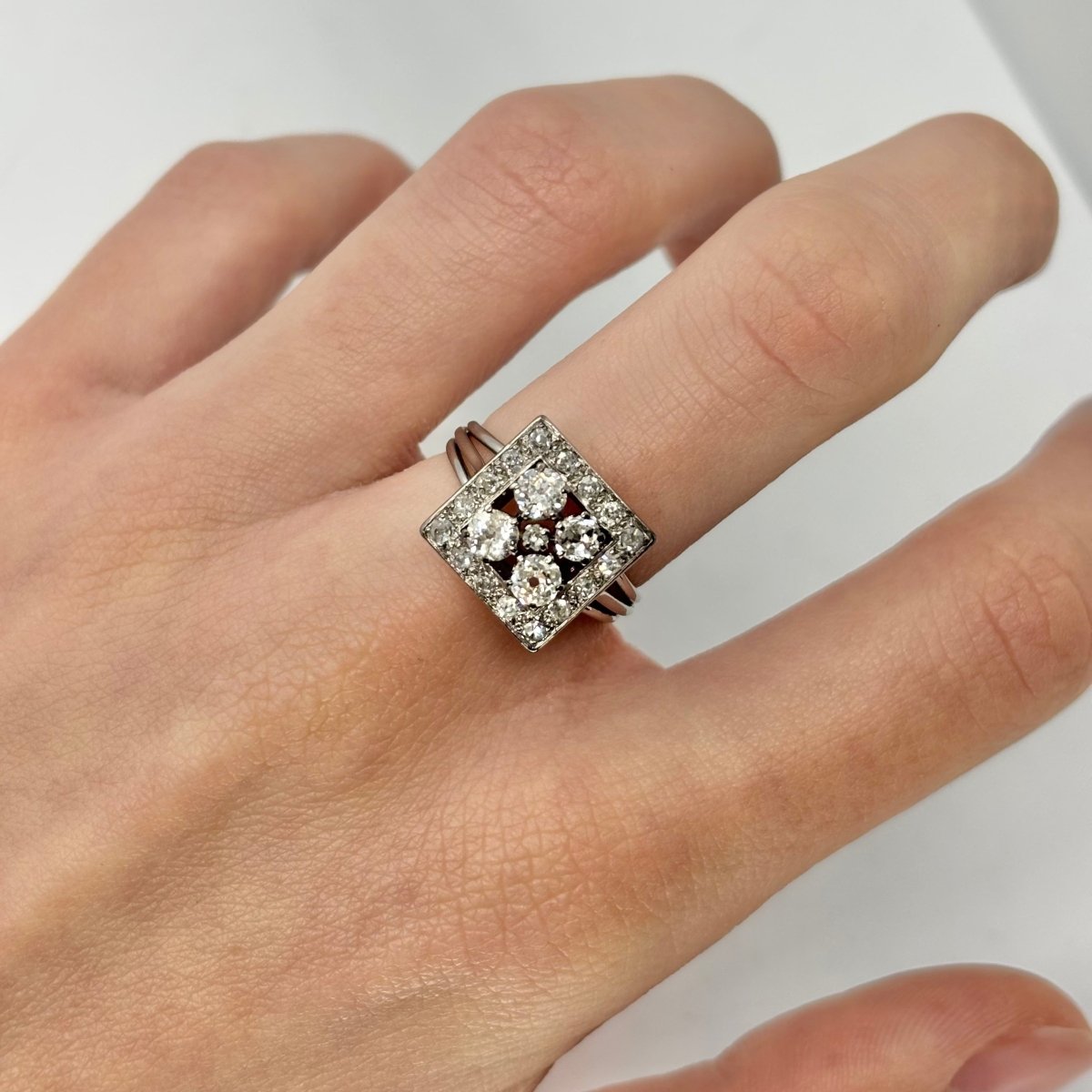 Bague Pavée en or blanc et diamants - Castafiore