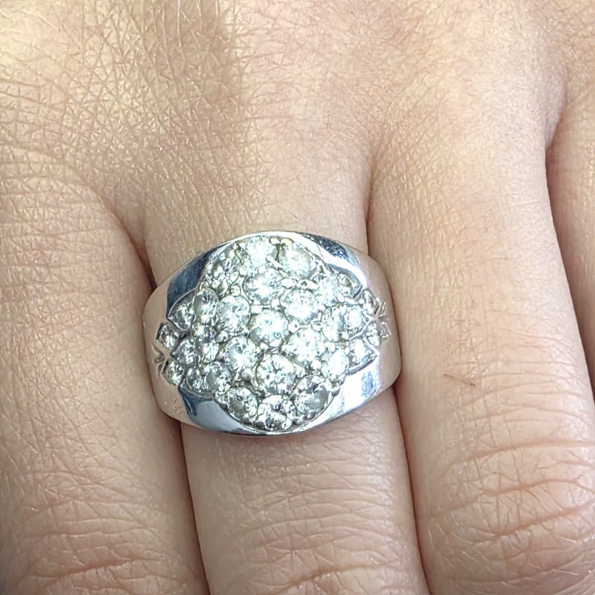 Bague Pavée en or blanc et diamants - Castafiore