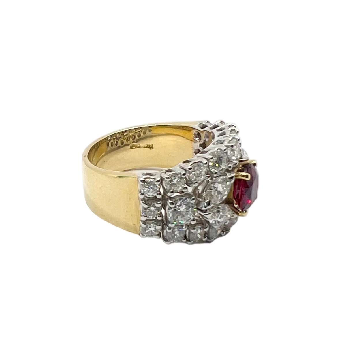 Bague Pavée en or blanc, or jaune, rubis et diamants - Castafiore