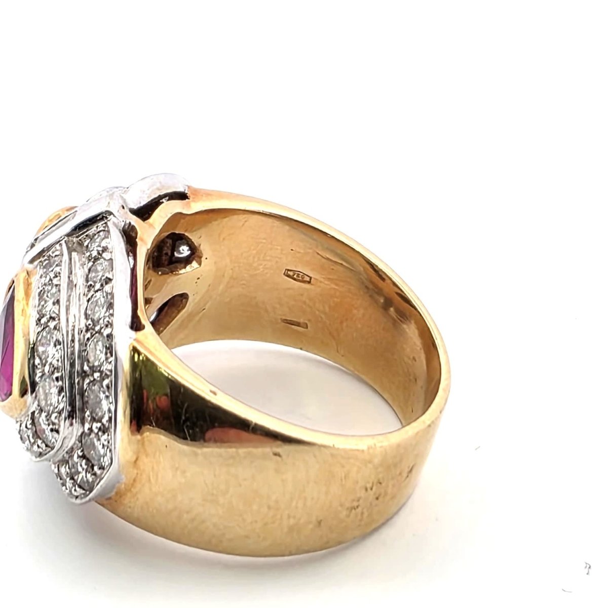Bague Pavée en or jaune, rubis et diamants - Castafiore