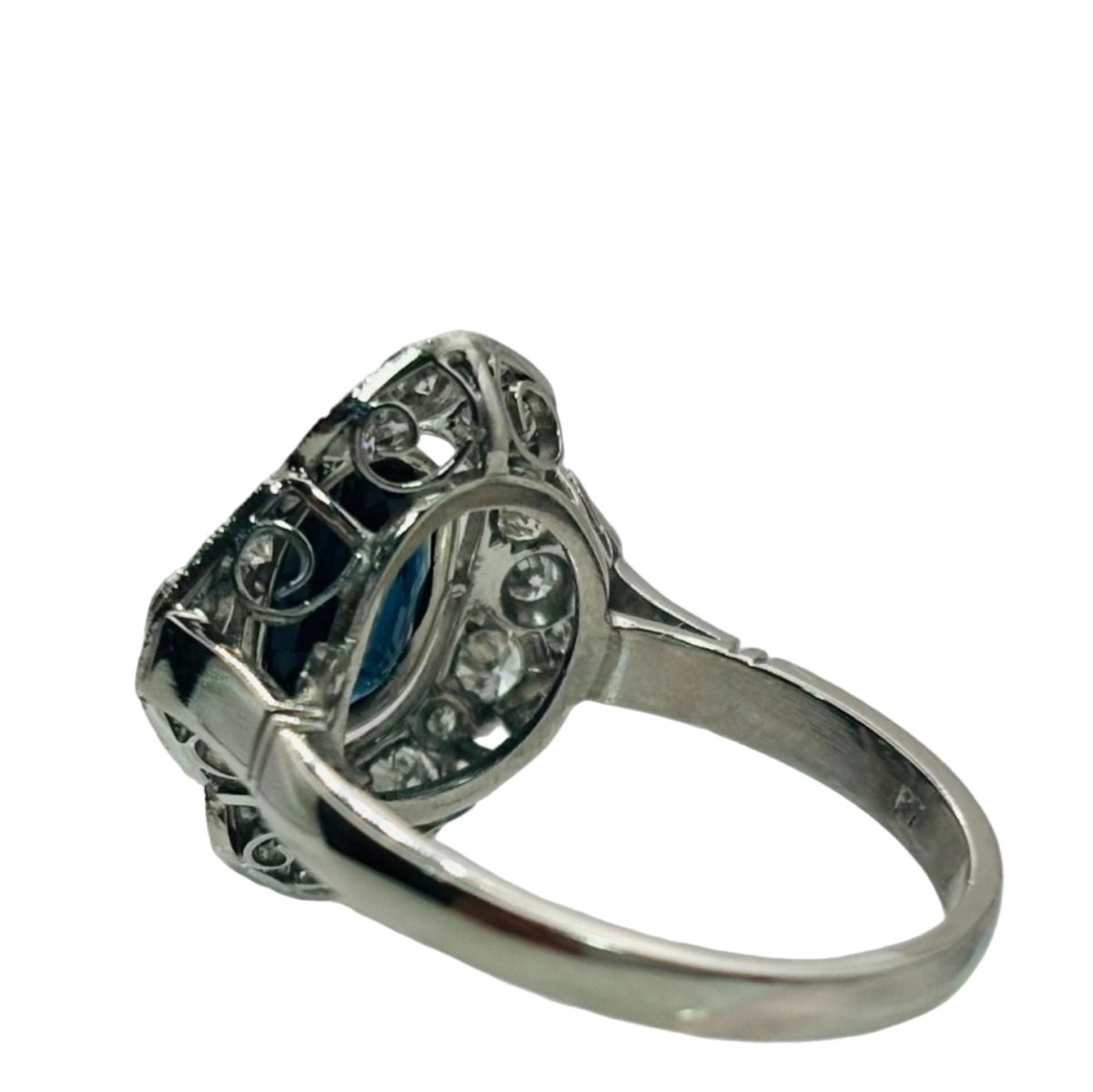 Bague Pavée en platine, saphir et diamants - Castafiore
